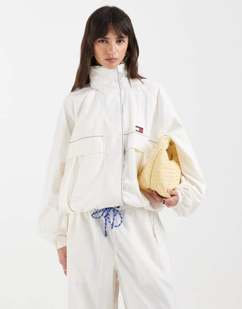 Chaqueta cortavientos blanca de Tommy Jeans (parte de un conjunto) - view 1