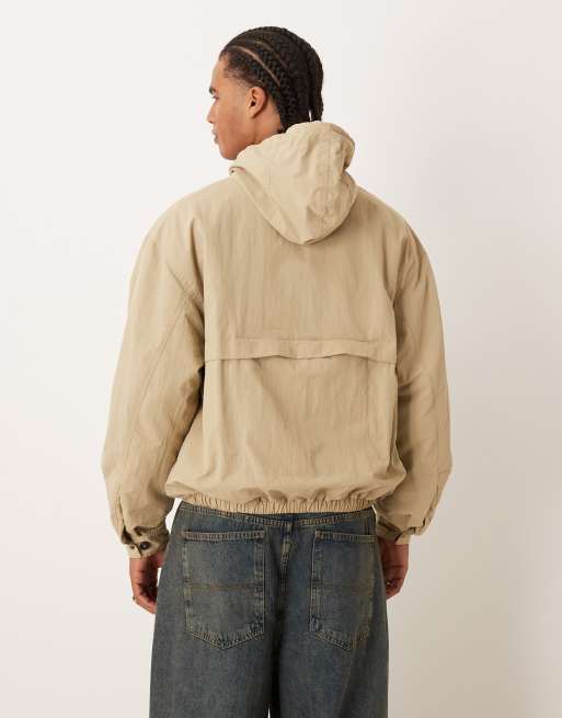 Chaqueta cortavientos color crema técnica con capucha de Pompeii, 3 de 5