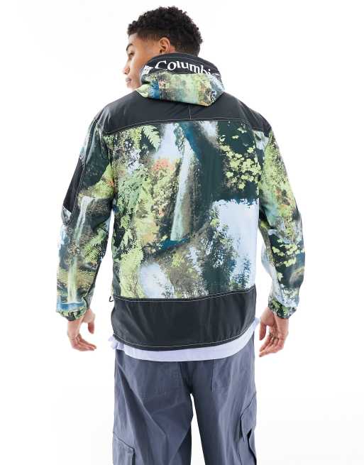 Chaqueta cortavientos con estampado de paisaje Challenger de Columbia, 2 de 4
