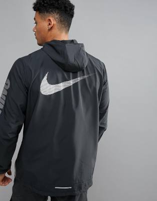 Chaqueta cortavientos negra City Core 833549-010 de Nike Running | ASOS