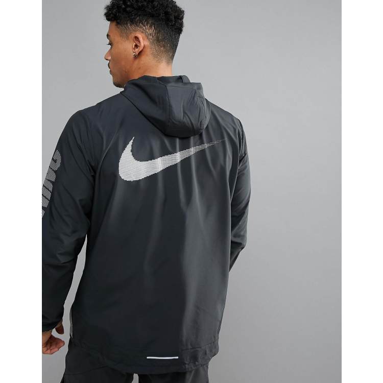 Chaqueta cortavientos negra City Core 833549 010 de Nike Running