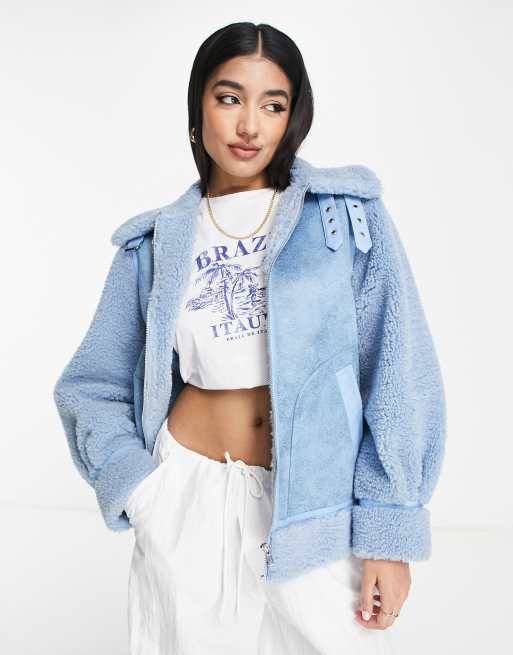 Chaqueta de aviador azul con mangas de borreguito de Miss Selfridge 