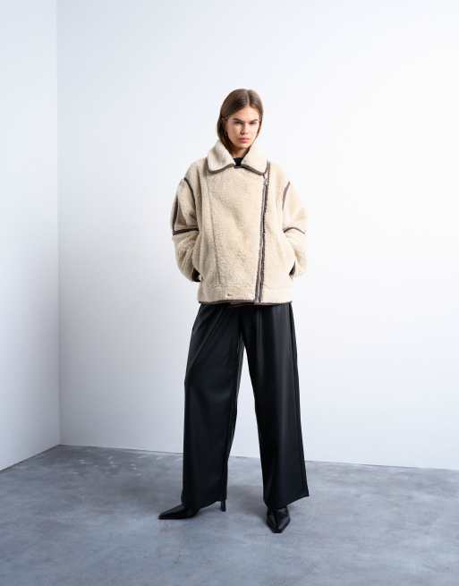 Chaqueta de aviador color crema extragrande de borreguito de Topshop