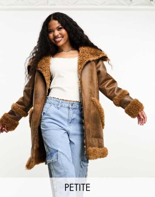 Chaqueta de aviador color miel extragrande con ribetes de borreguito de Urbancode Petite