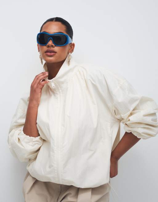 Chaqueta de chándal blanco hueso extragrande con bajo abullonado de ASOS DESIGN Curve, 2 de 8