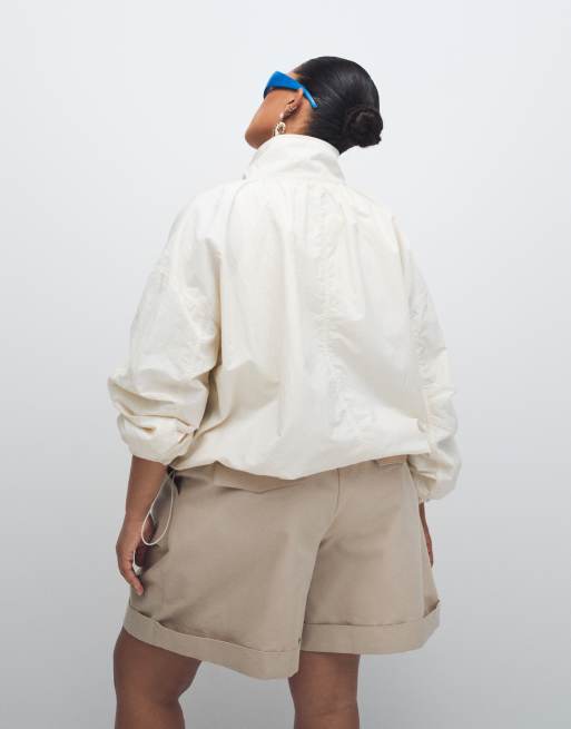 Chaqueta de chándal blanco hueso extragrande con bajo abullonado de ASOS DESIGN Curve, 4 de 8