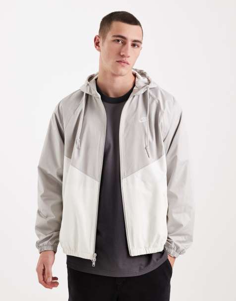 Chaqueta de chándal gris claro y blanca Windrunner de Nike - view 1