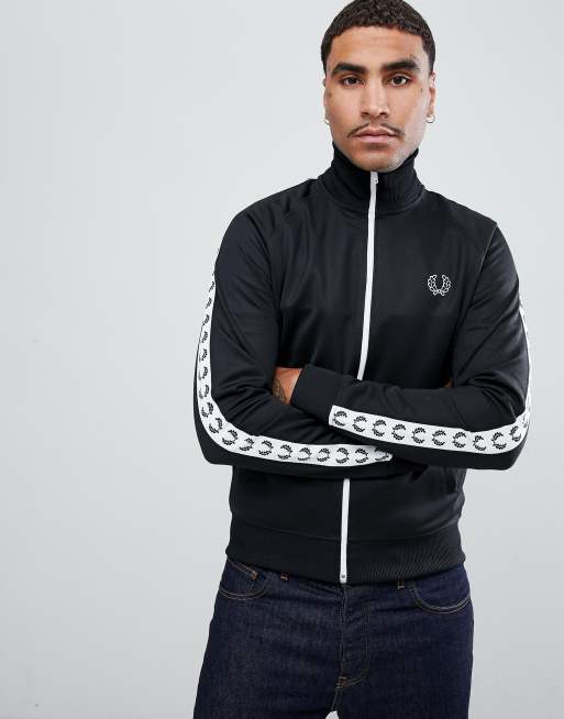 Chaqueta de ch ndal negra con cinta con detalle gr fico Sport de Fred Perry