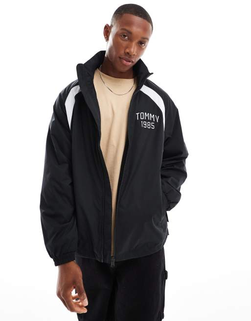 Chaqueta de chándal negra con diseño universitario de Tommy Jeans, 4 de 4