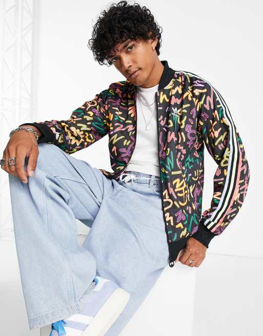 Chaqueta de chándal negra estampado "Love Unites" Pride de adidas Originals | ASOS