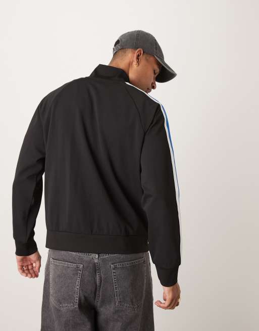 Chaqueta de chándal negra y azul con rayas de Calvin Klein Jeans, 3 de 4