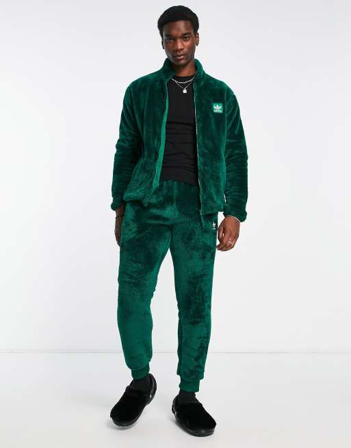 Tentáculo Río Paraná presión Chaqueta de chándal verde oscuro con cremallera de felpa mullida de adidas  Originals Essentials+ | ASOS