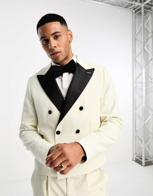 Chaqueta de esmoquin corta color crema de corte slim con doble botonadura y solapas de pico de satén de Devil's Advocate