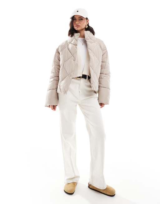 Chaqueta de plumas corta beis grisáceo guateada extragrande con cuello alzado de Miss Selfridge, 4 de 4