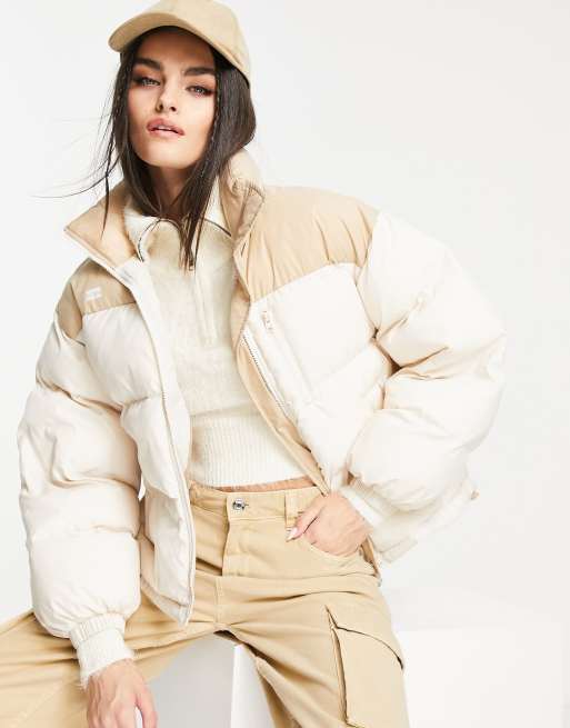 Chaqueta de plumas corta color arena de Levi's