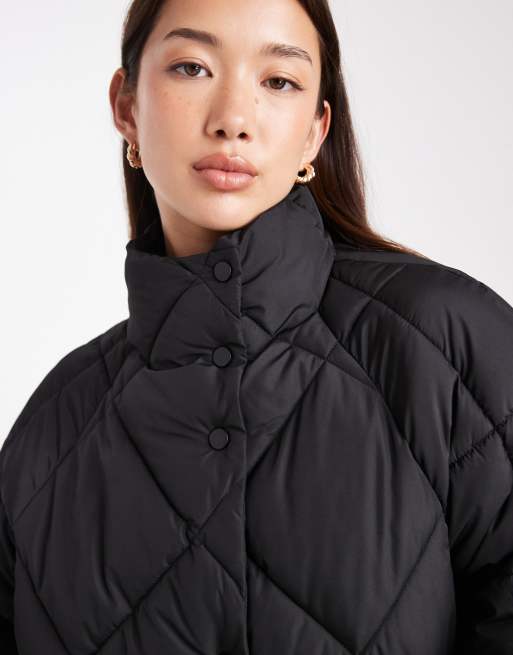 Chaqueta de plumas corta negra guateada extragrande con cuello alzado de Miss Selfridge, 3 de 4