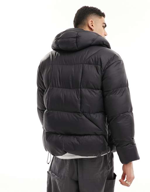 Chaqueta de plumas negra con capucha de tejido brillante de Good For Nothing, 3 de 4
