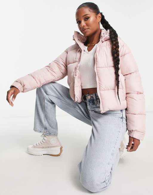 Chaqueta de plumas rosa acolchada con capucha de Missguided Petite, 2 de 4