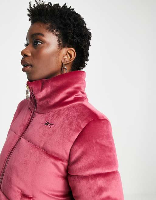 Chaqueta de plumas rosa ar ndano de Reebok ASOS