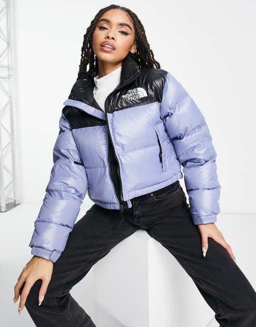 Chaqueta de plumón corta azul y negra Nuptse de North Face | ASOS