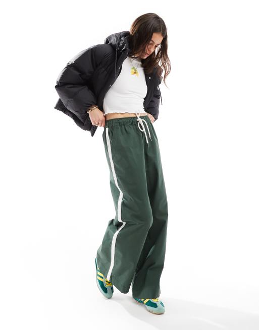 Chaqueta de plumón corta negra guateada con capucha de estilo wéstern de nailon de Levi's, 3 de 4