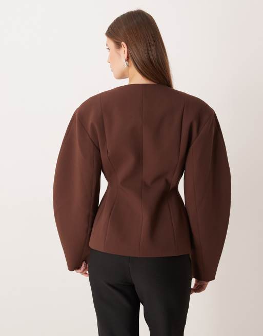 Chaqueta de sastre marrón chocolate con mangas cocoon y cintura entallada de ASOS DESIGN, 2 de 4