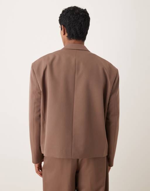 Chaqueta de traje corta marrón extragrande de ASOS DESIGN, 3 de 5