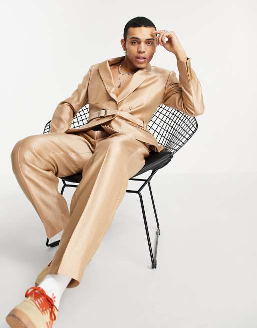 Chaqueta de traje dorado metalizado de corte slim con cinturón utilitario con hebilla en forma de D de ASOS DESIGN