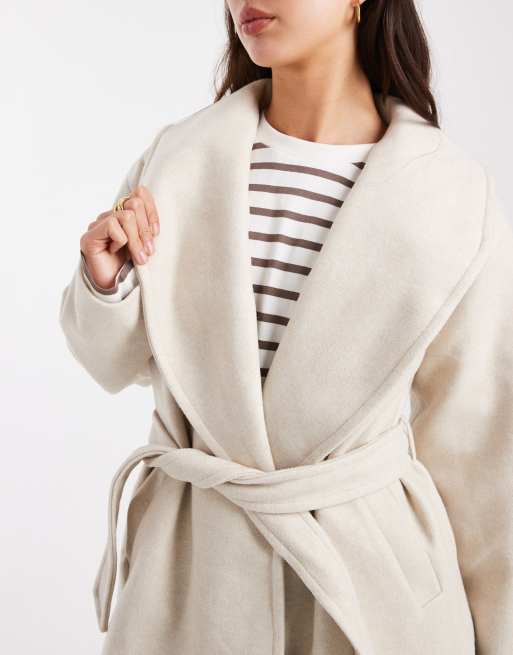 Chaqueta de vestir corta color crema con cinturón de Vero Moda, 3 de 4