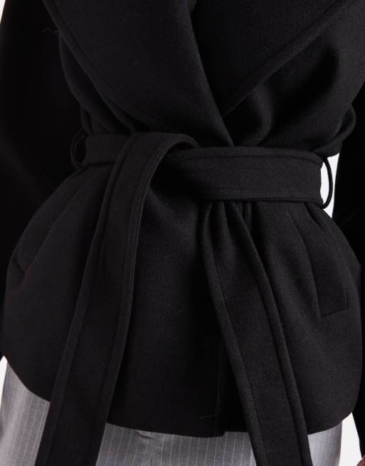 Chaqueta de vestir corta negra con cinturón de Vero Moda ASOS
