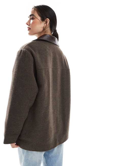 Chaqueta de vestir marrón moca con forro guateado y solapas de tejido efecto cuero de ASOS DESIGN, 4 de 4