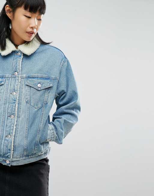 Chaqueta denim de borreguito en azul lavado medio de ASOS, 3 de 4