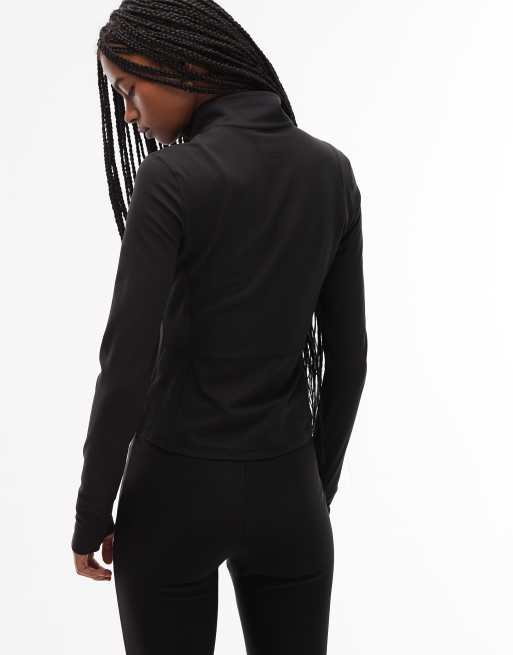 Chaqueta deportiva negra entallada con diseño de paneles y cremallera delantera de ARKET, 3 de 4