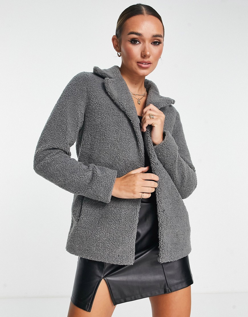 chaqueta gris de piel sintética de unreal fur