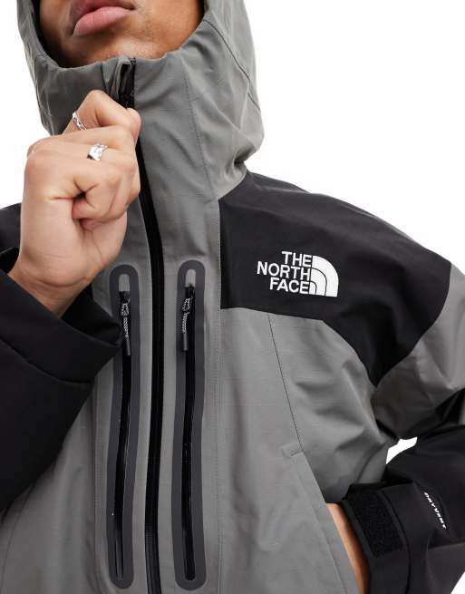 Chaqueta gris y negra impermeable DryVent Transverse NSE de The North Face, 3 de 4