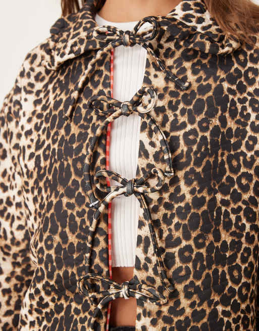 Chaqueta guateada de manga larga con estampado de leopardo y cuadros vichy de ASOS DESIGN, 4 de 4