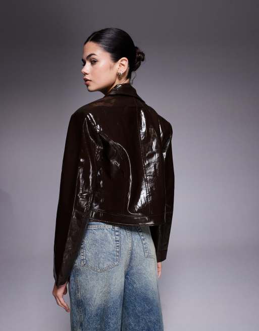 Chaqueta Harrington marrón oscuro de cuero sintético efecto piel de cocodrilo de River Island, 2 de 4