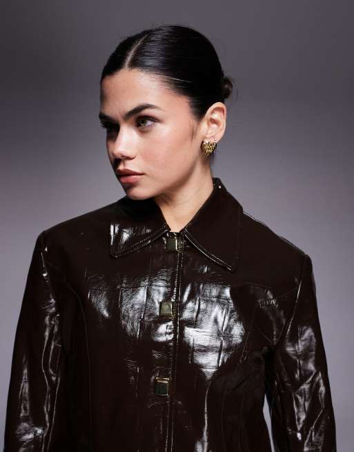 Chaqueta Harrington marrón oscuro de cuero sintético efecto piel de cocodrilo de River Island, 4 de 4