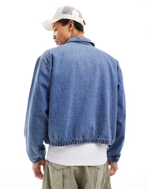 Chaqueta Harrington vaquera corta con lavado azul medio de ASOS DESIGN, 3 de 4