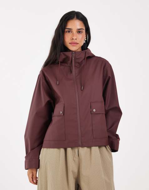 chaqueta impermeable con capucha en burdeos oscuro - view 1