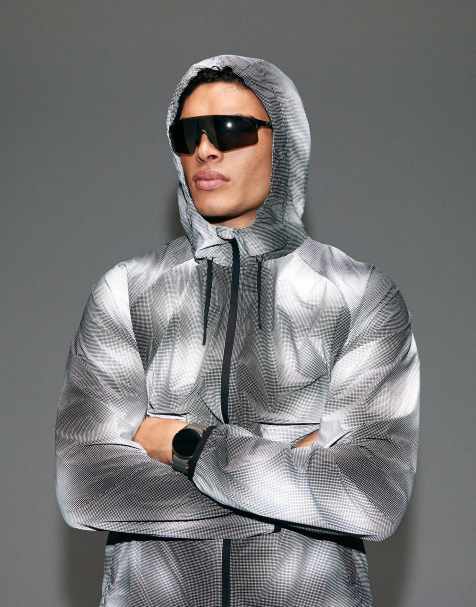 Chaqueta impermeable para correr con capucha, estampado digital reflectante, cremallera y bolsillos con cremallera premium de 4505 - view 1