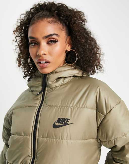 Chaqueta larga color oliva clásica con de Nike | ASOS