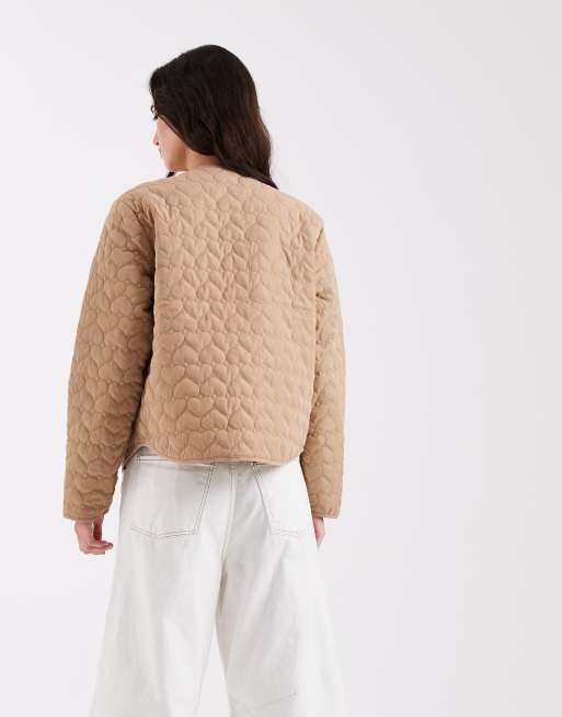 Chaqueta marrón claro ligera con diseño de corazones guateados de ONLY, 4 de 4