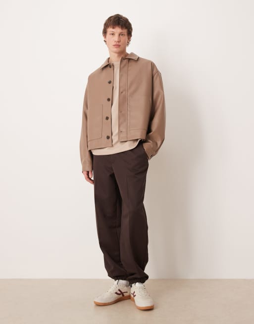 Chaqueta marrón de estilo entrenador de cuero sintético de ASOS DESIGN, 2 de 5