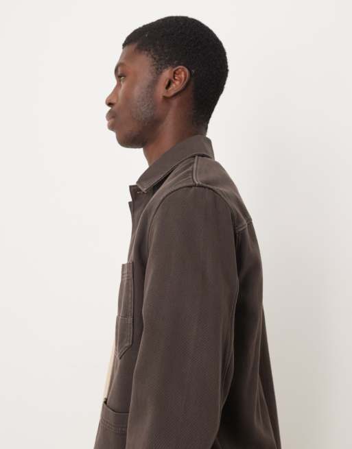 Chaqueta marrón estilo camisa de sarga sobretintada de ARKET, 4 de 5