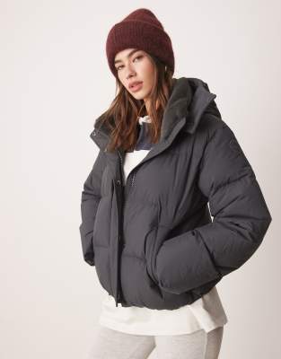 Chaqueta midi gris carbón acolchada de tejido grueso de