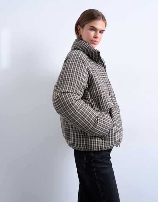 Chaqueta negra a cuadros pequeños acolchada con cuello alzado de Topshop, 3 de 4