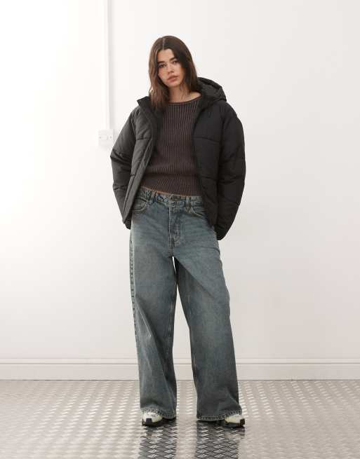 Chaqueta negra acolchada con capucha de Noisy May, 2 de 4