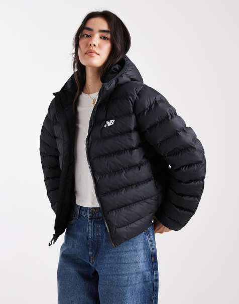 Chaqueta negra acolchada con capucha Sport Essentials de New Balance - view 1