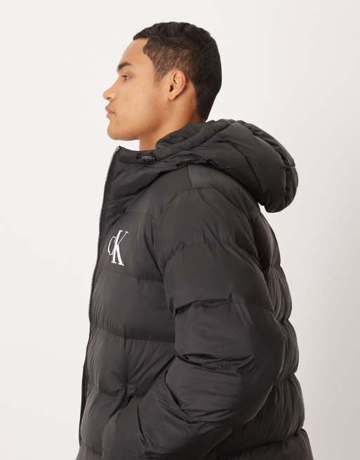 Chaqueta negra acolchada con logo de monograma de Calvin Klein Jeans, 4 de 5